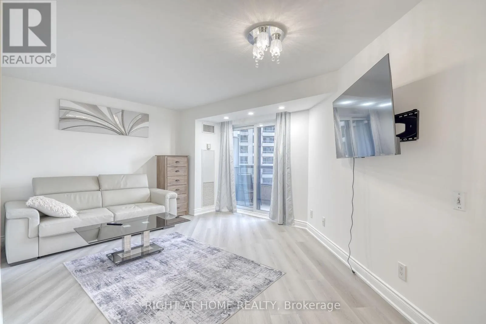 715 - 15 NORTHTOWN WAY