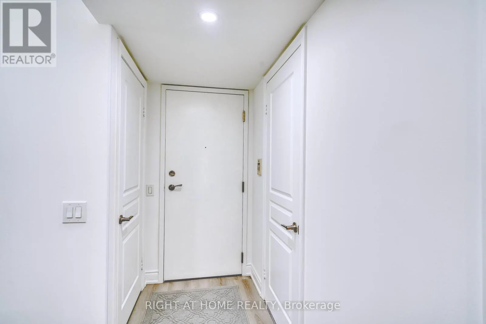 715 - 15 NORTHTOWN WAY