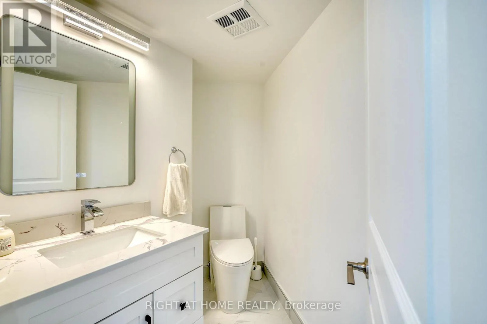 715 - 15 NORTHTOWN WAY
