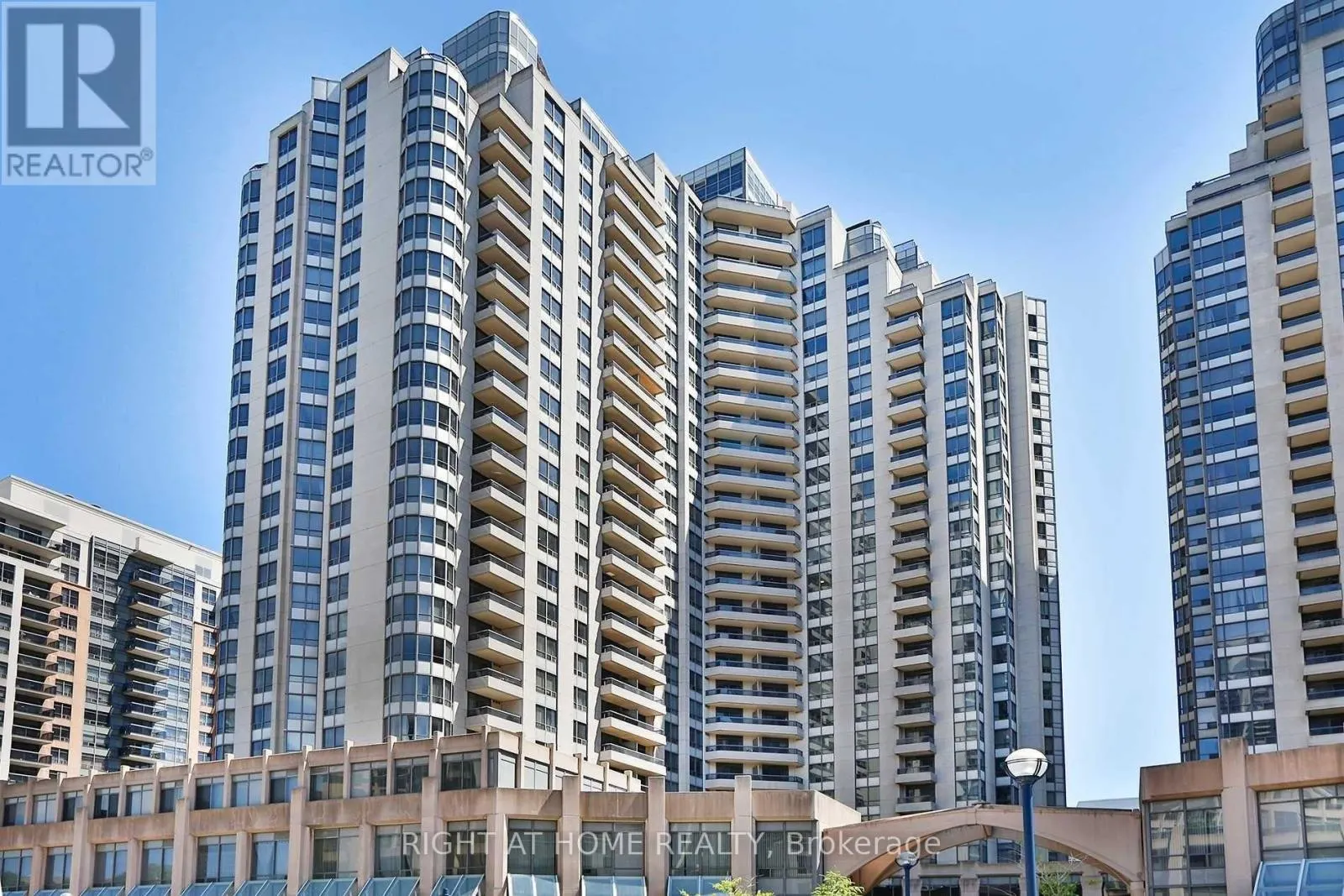 715 - 15 NORTHTOWN WAY