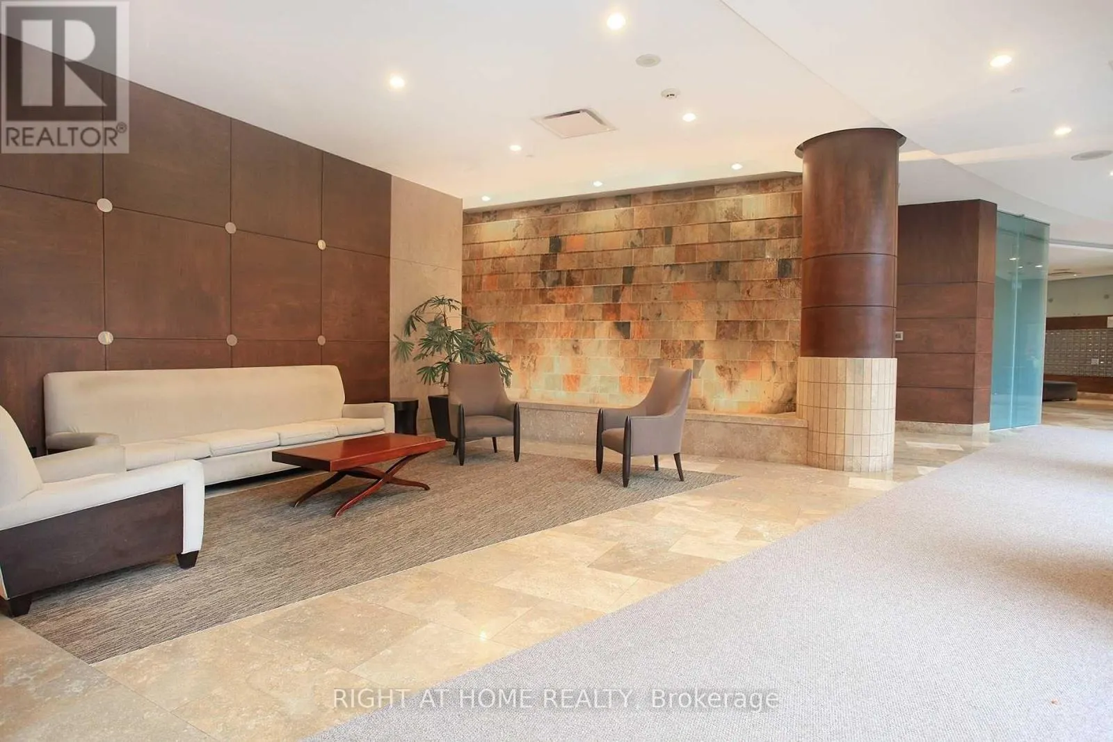 715 - 15 NORTHTOWN WAY