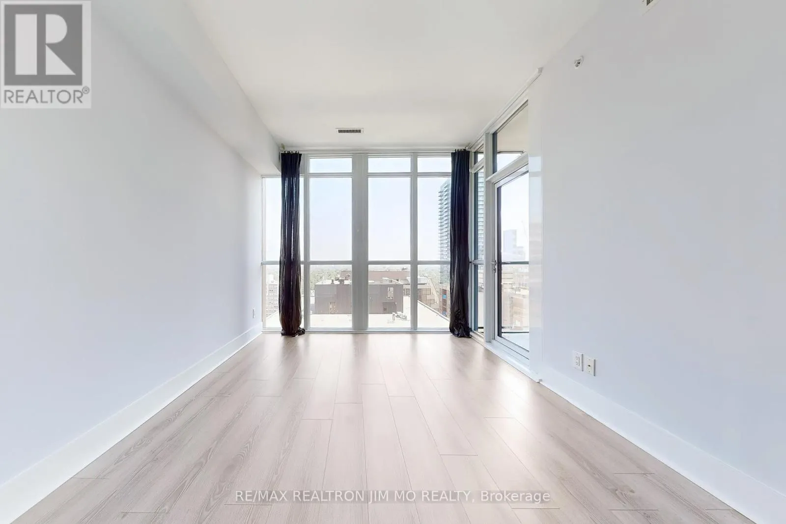 1706 - 32 DAVENPORT ROAD