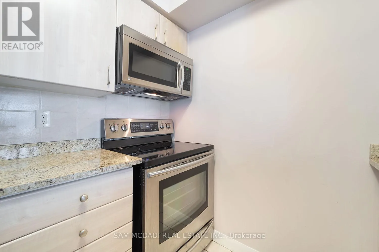 2512 - 4968 YONGE STREET