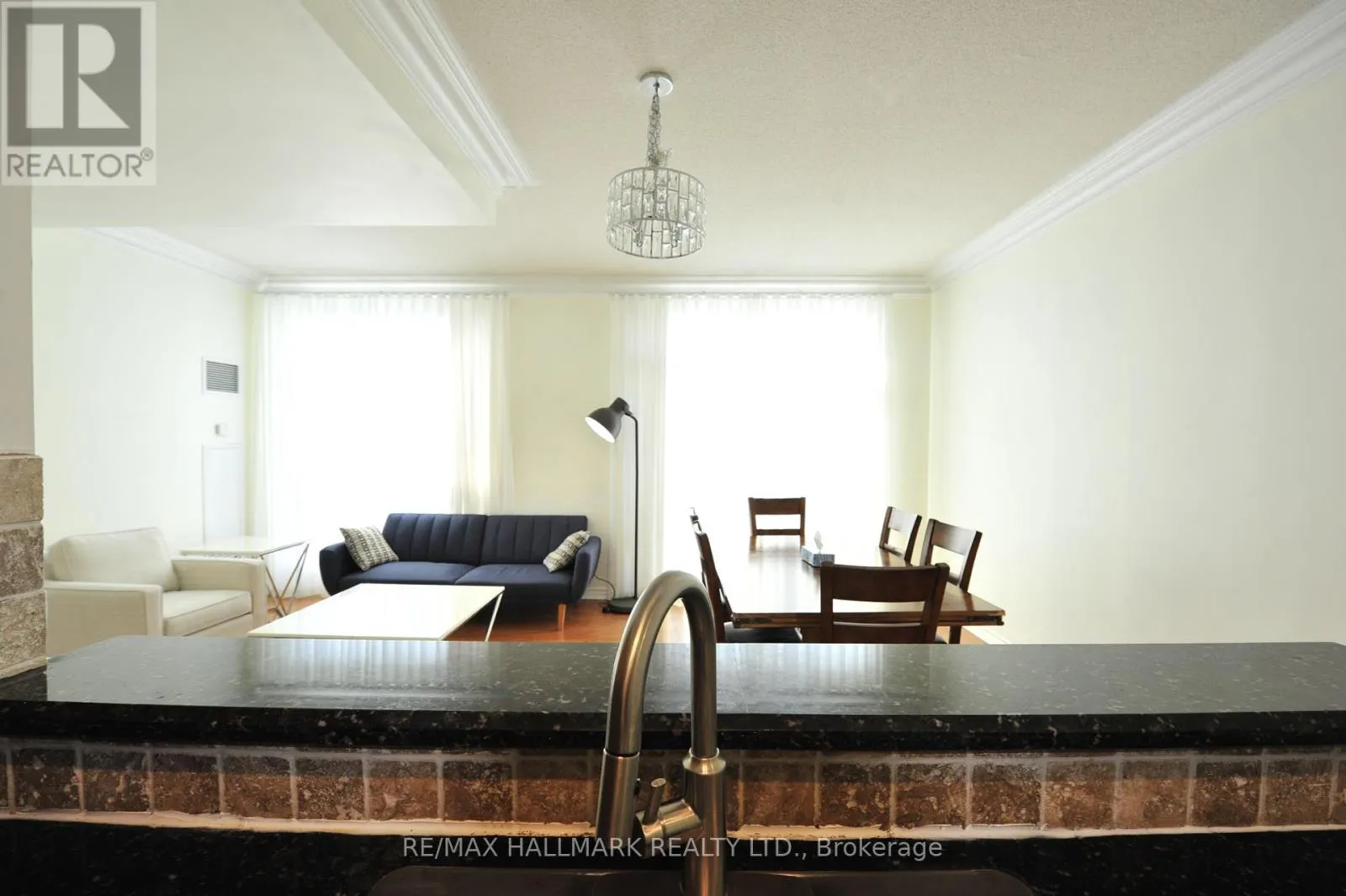 UPH02 - 7 LORRAINE DRIVE