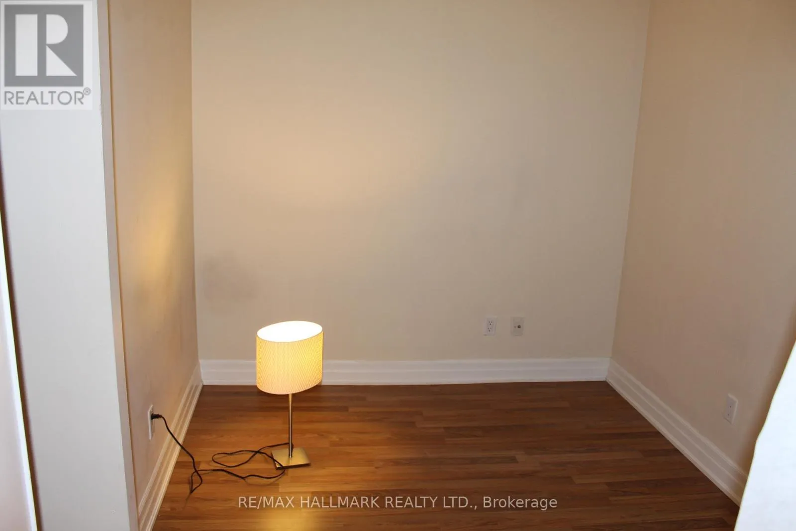 1205 - 8 SCOLLARD STREET