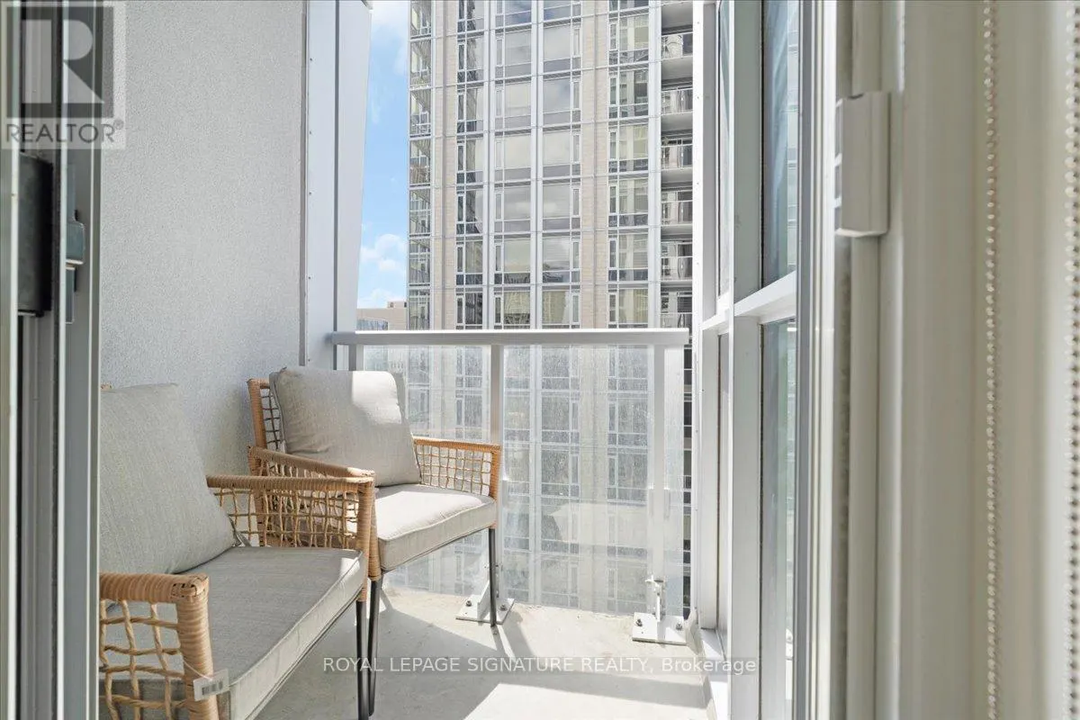1402 - 1 YORKVILLE AVENUE