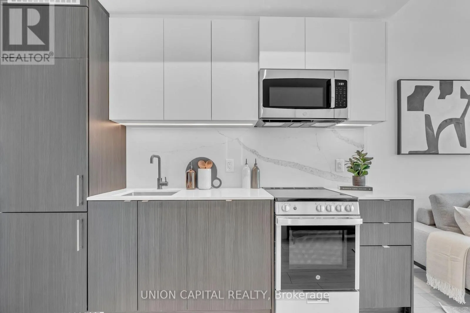 308 - 500 DUPONT STREET