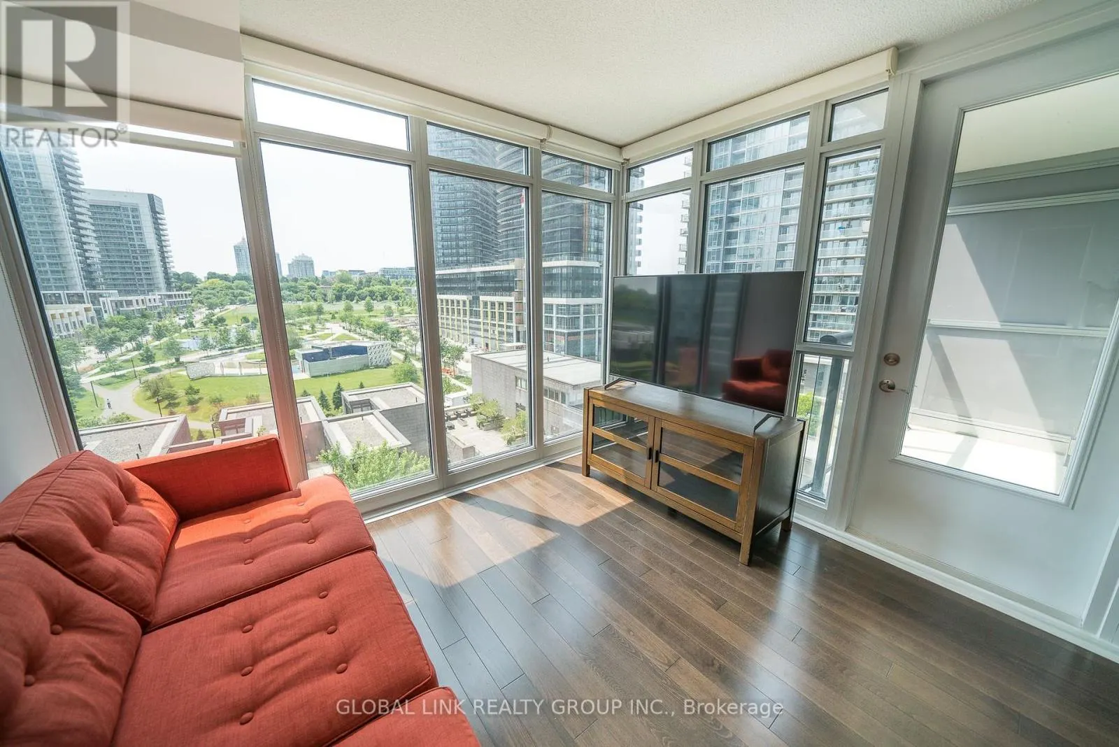 915 - 121 MCMAHON DRIVE