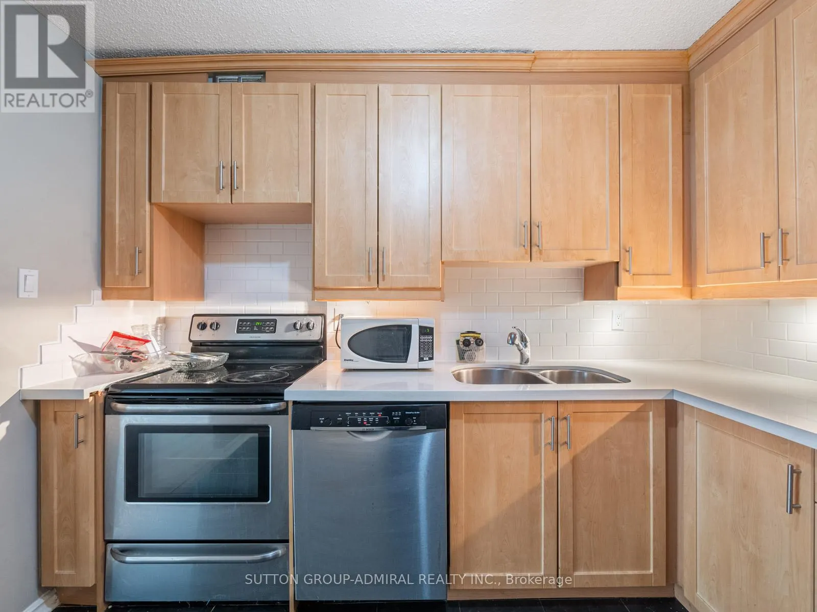 302 - 212 ST GEORGE STREET