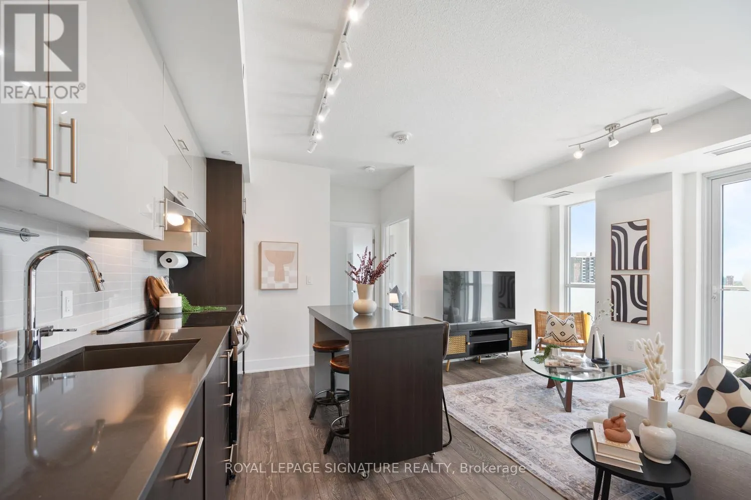 1611 - 188 FAIRVIEW MALL DRIVE E