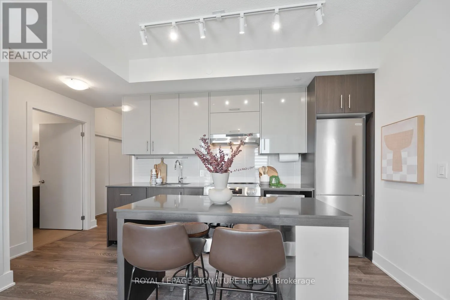 1611 - 188 FAIRVIEW MALL DRIVE E