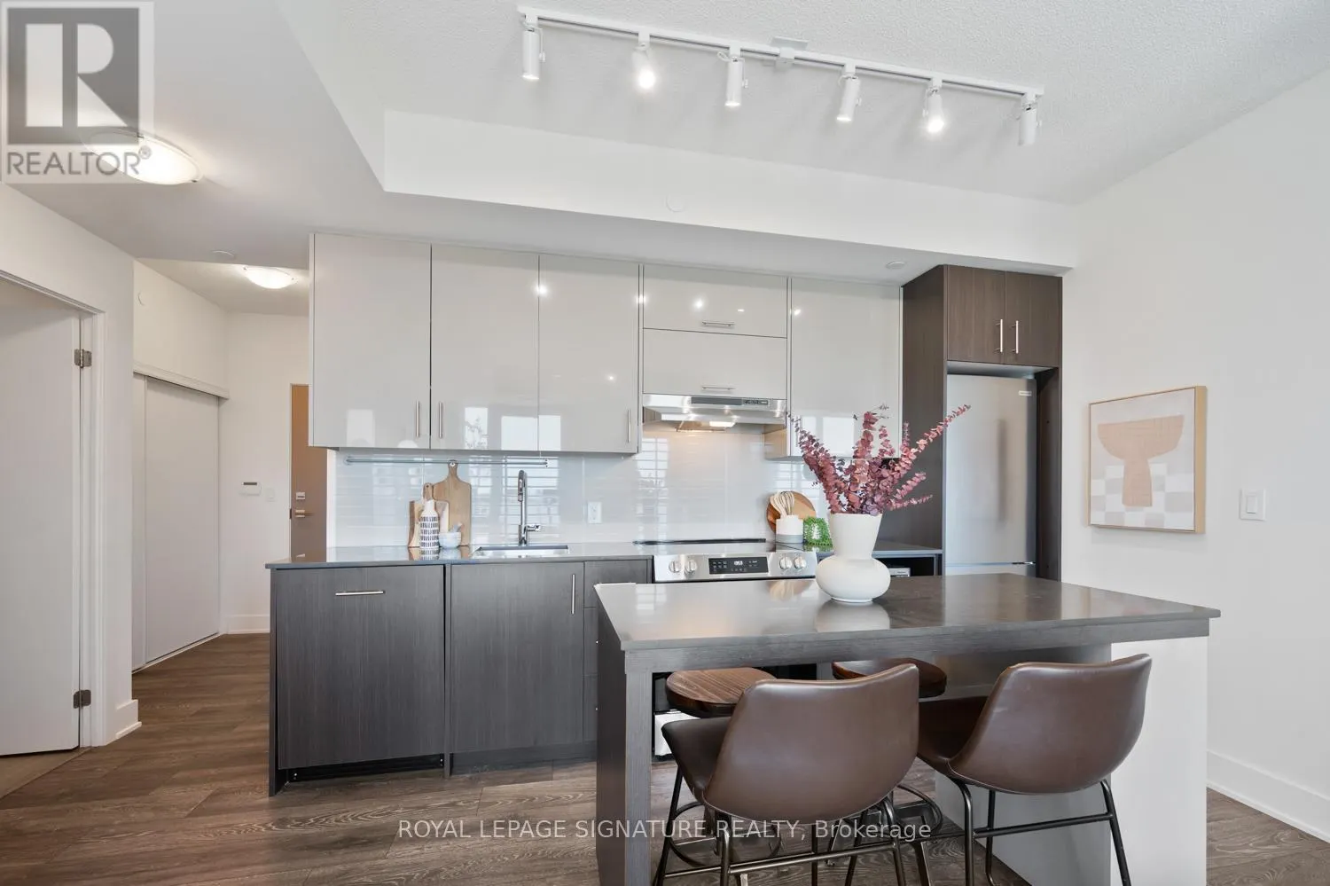 1611 - 188 FAIRVIEW MALL DRIVE E