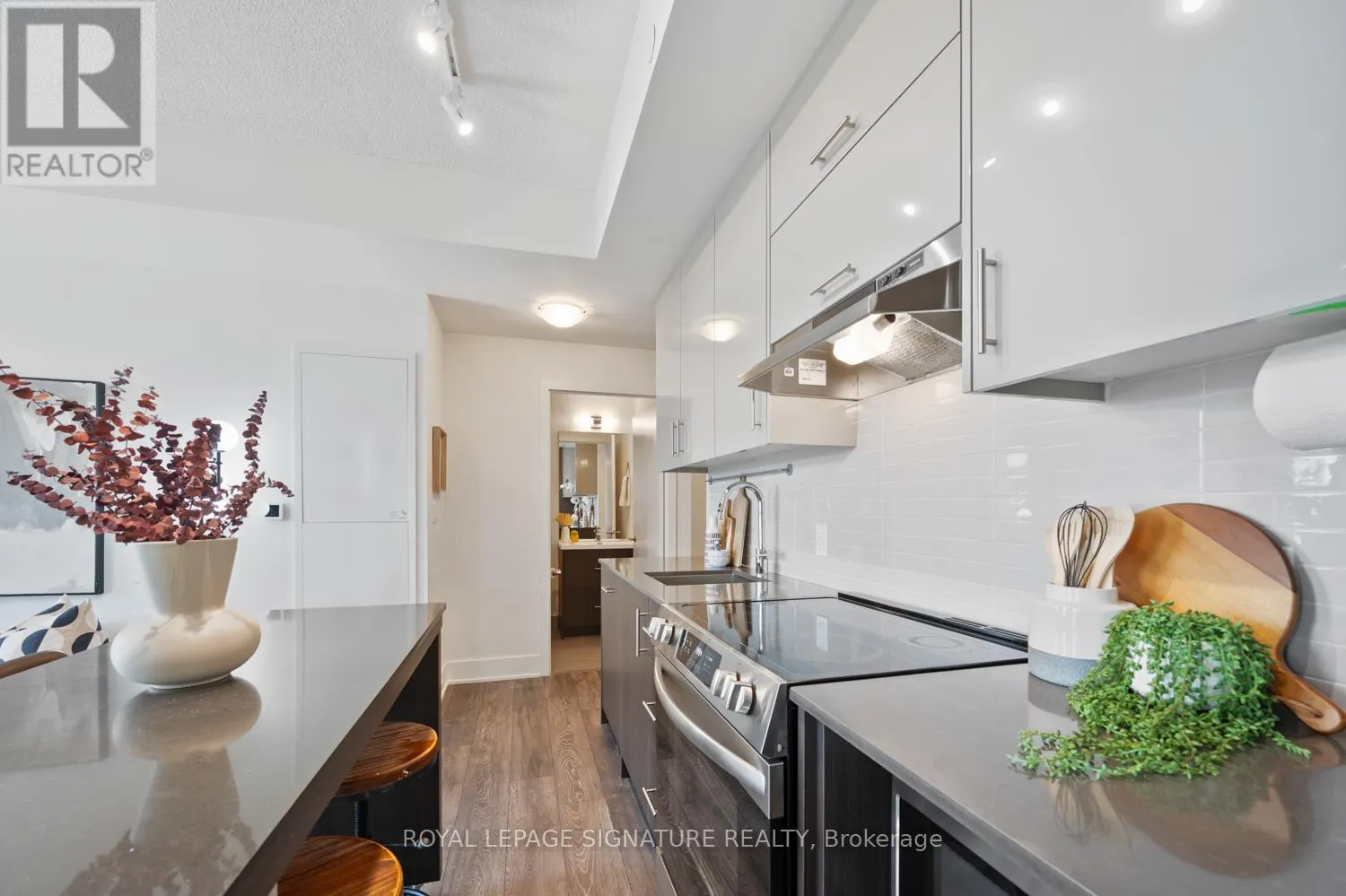 1611 - 188 FAIRVIEW MALL DRIVE E