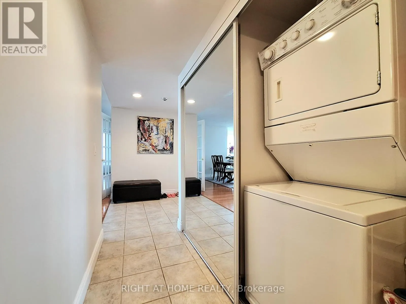 606 - 880 GRANDVIEW WAY