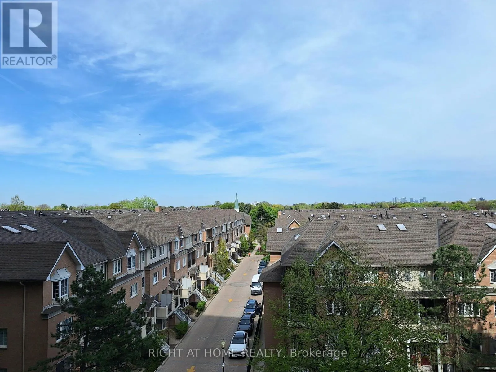606 - 880 GRANDVIEW WAY