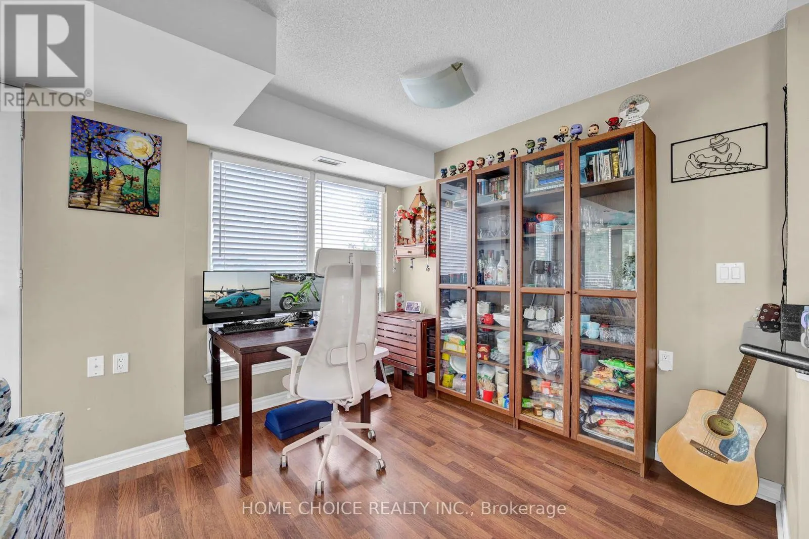206 - 935 SHEPPARD AVENUE W