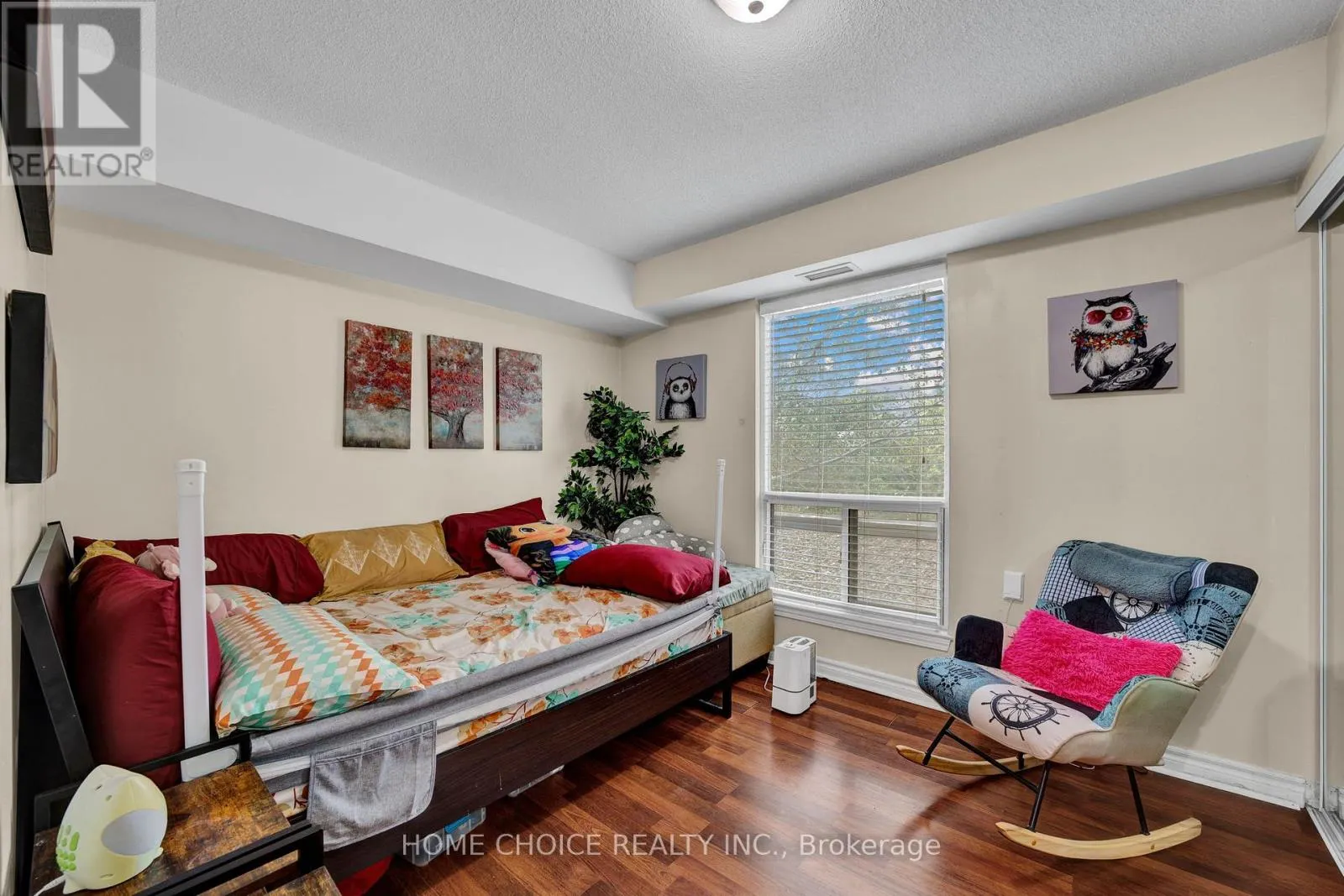 206 - 935 SHEPPARD AVENUE W