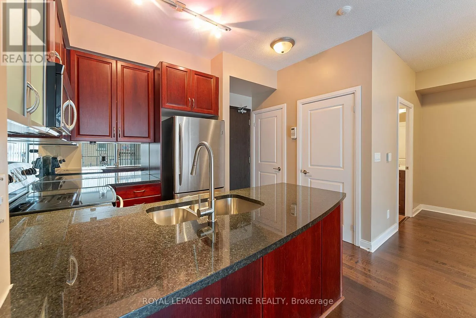 209 - 21 SCOLLARD STREET