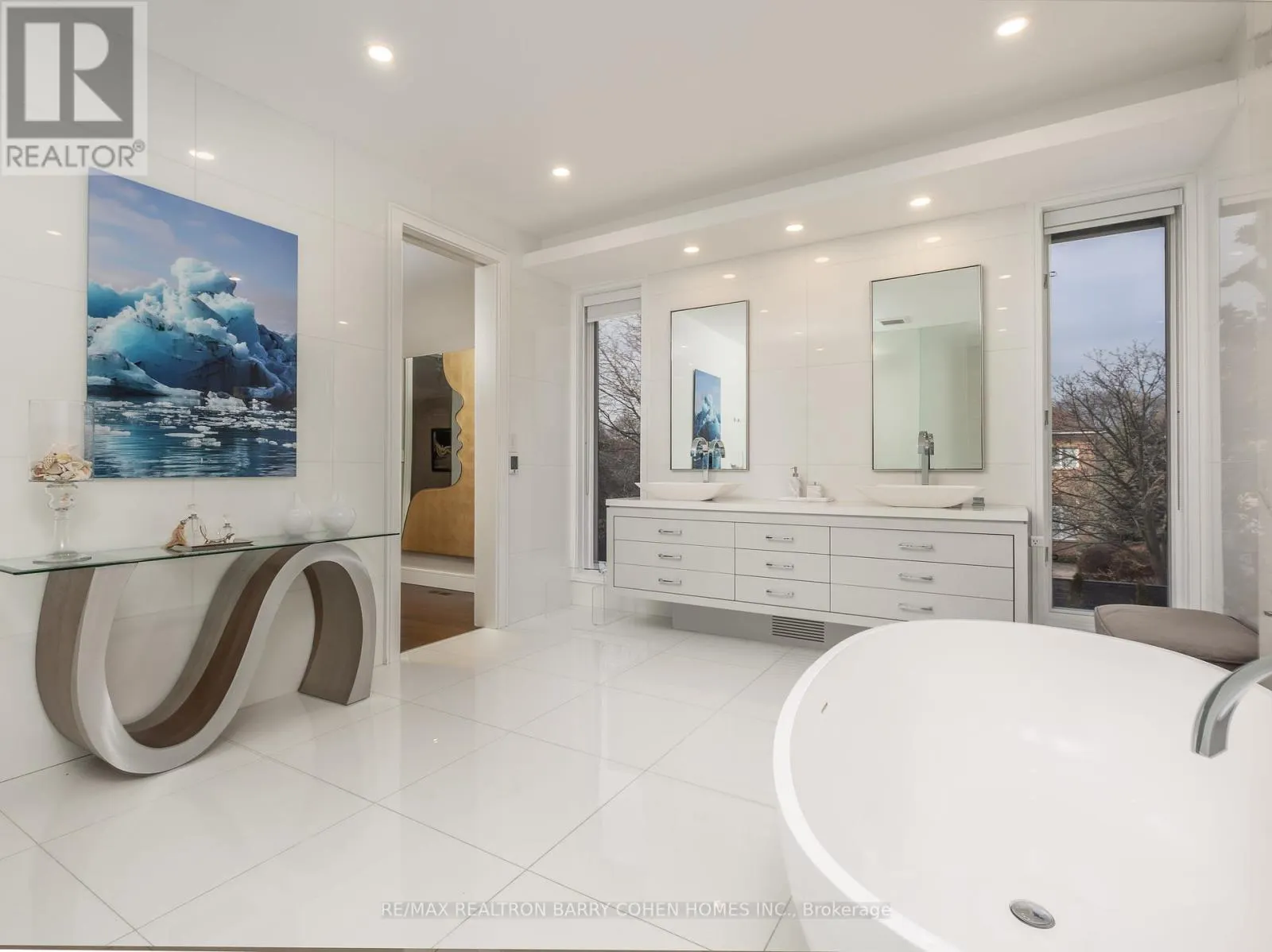 148 HIGHLAND CRESCENT