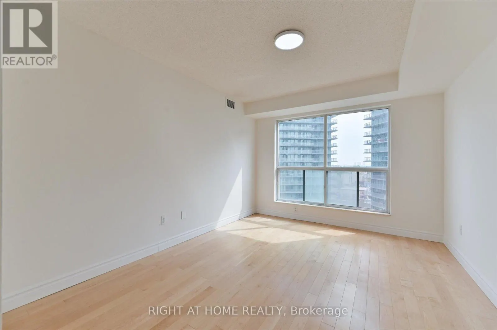 1118 - 23 LORRAINE DRIVE