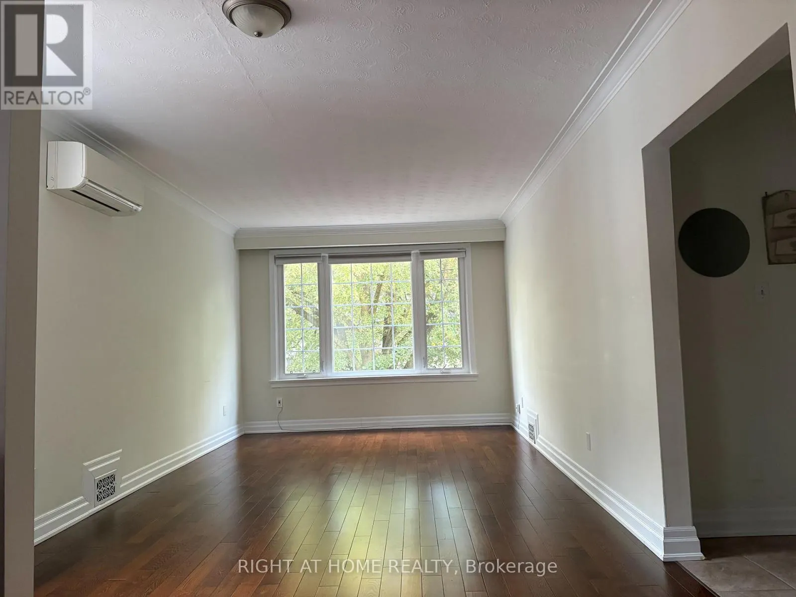 3 - 170 BOWOOD AVENUE
