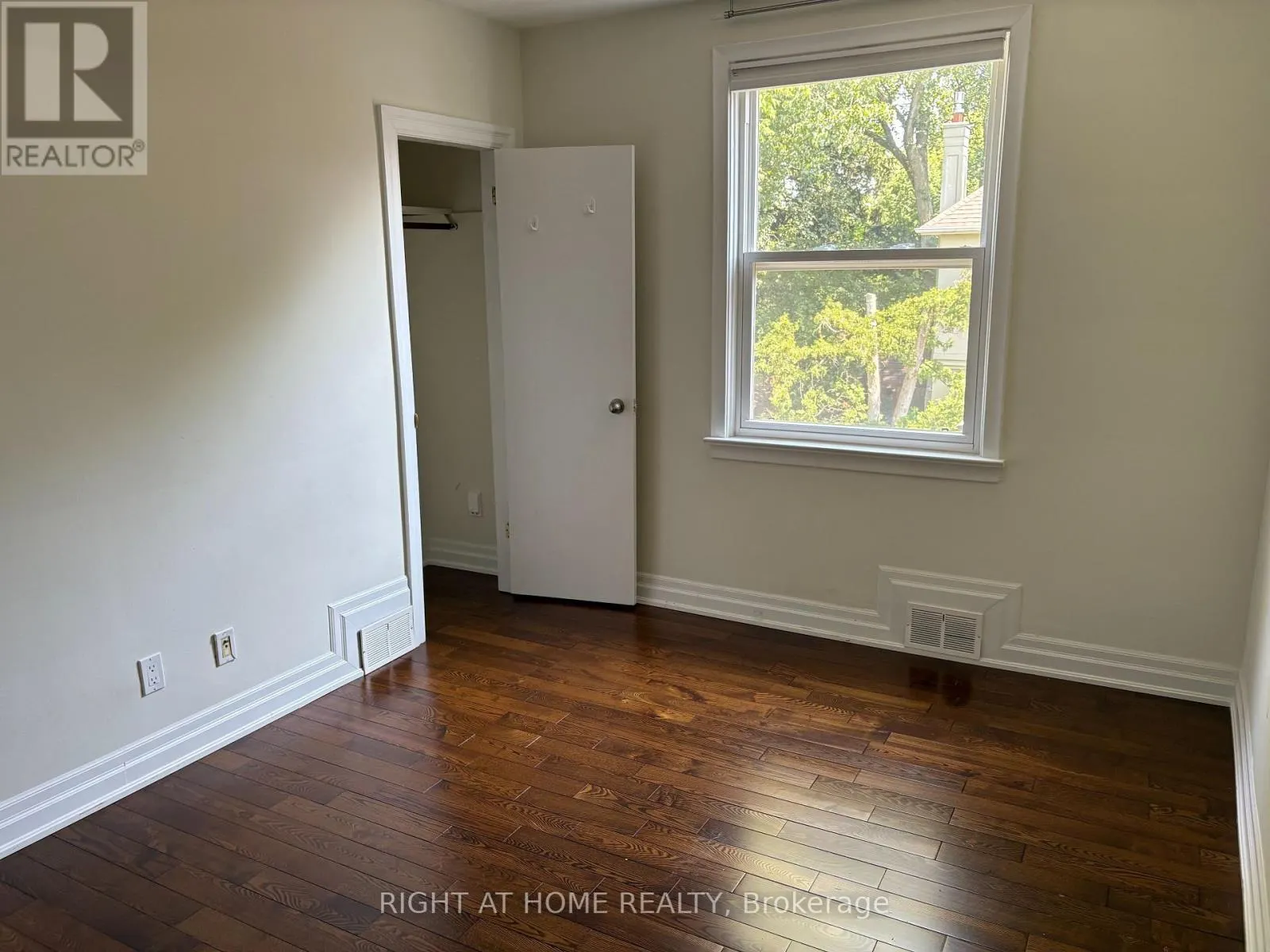 3 - 170 BOWOOD AVENUE
