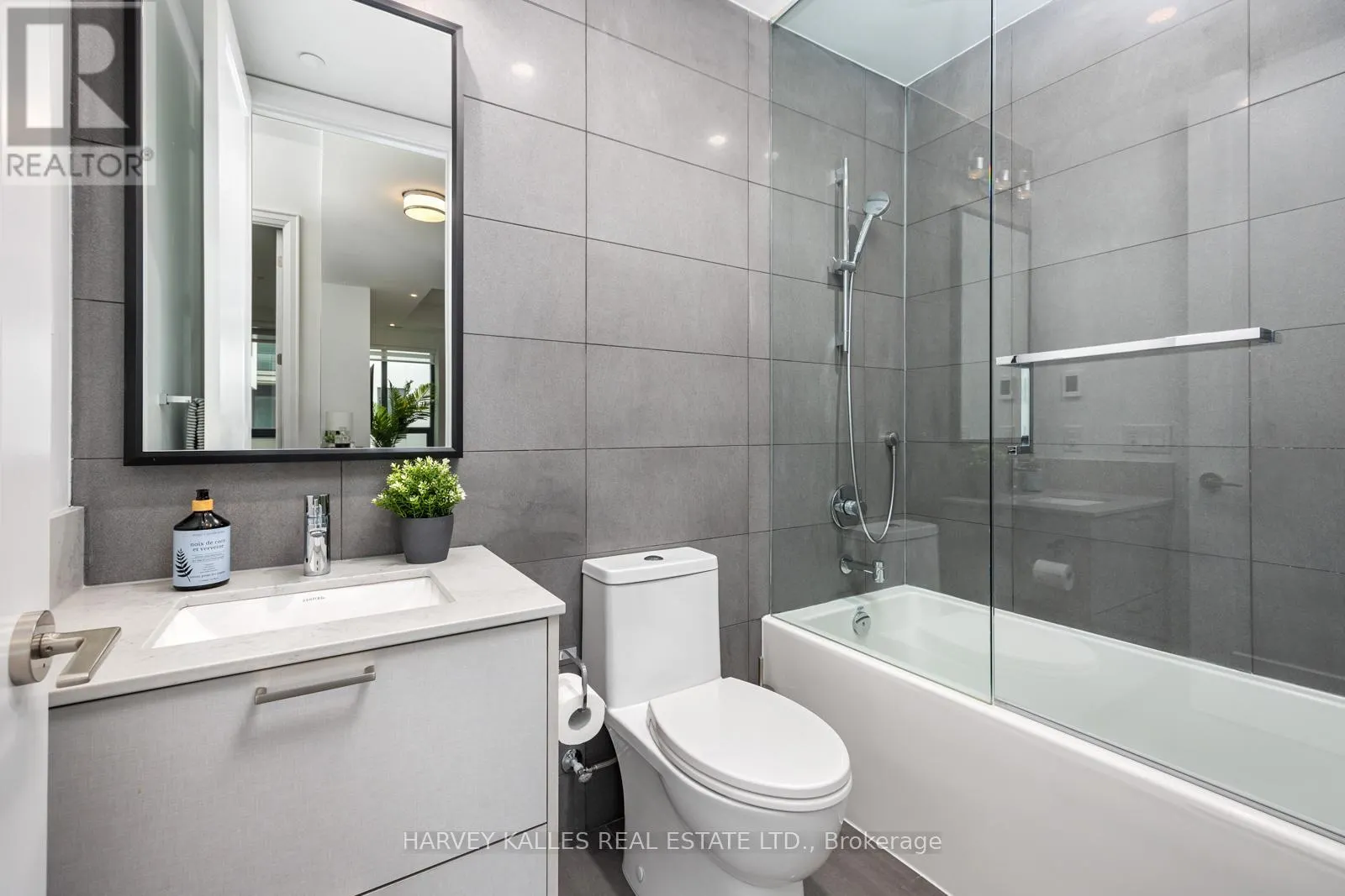 GPH20 - 280 HOWLAND AVENUE