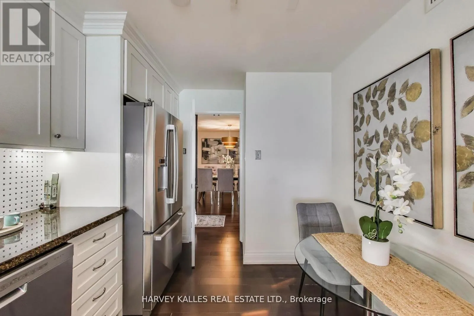 902 - 55 SKYMARK DRIVE