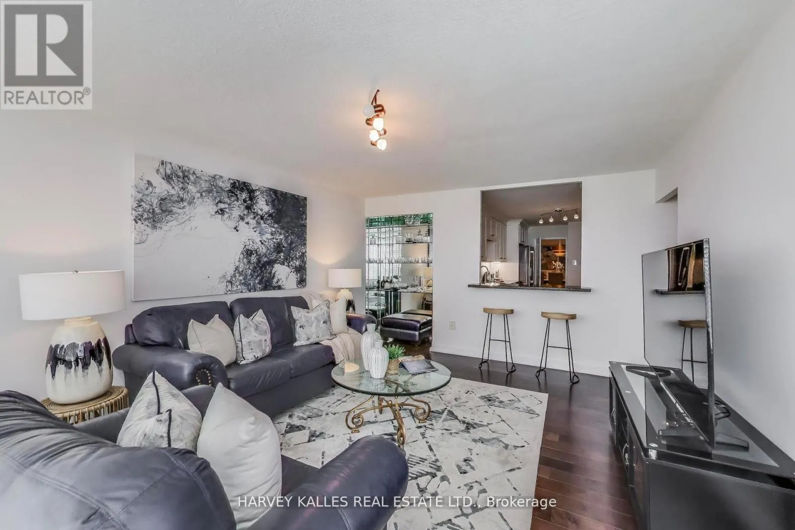 902 - 55 SKYMARK DRIVE