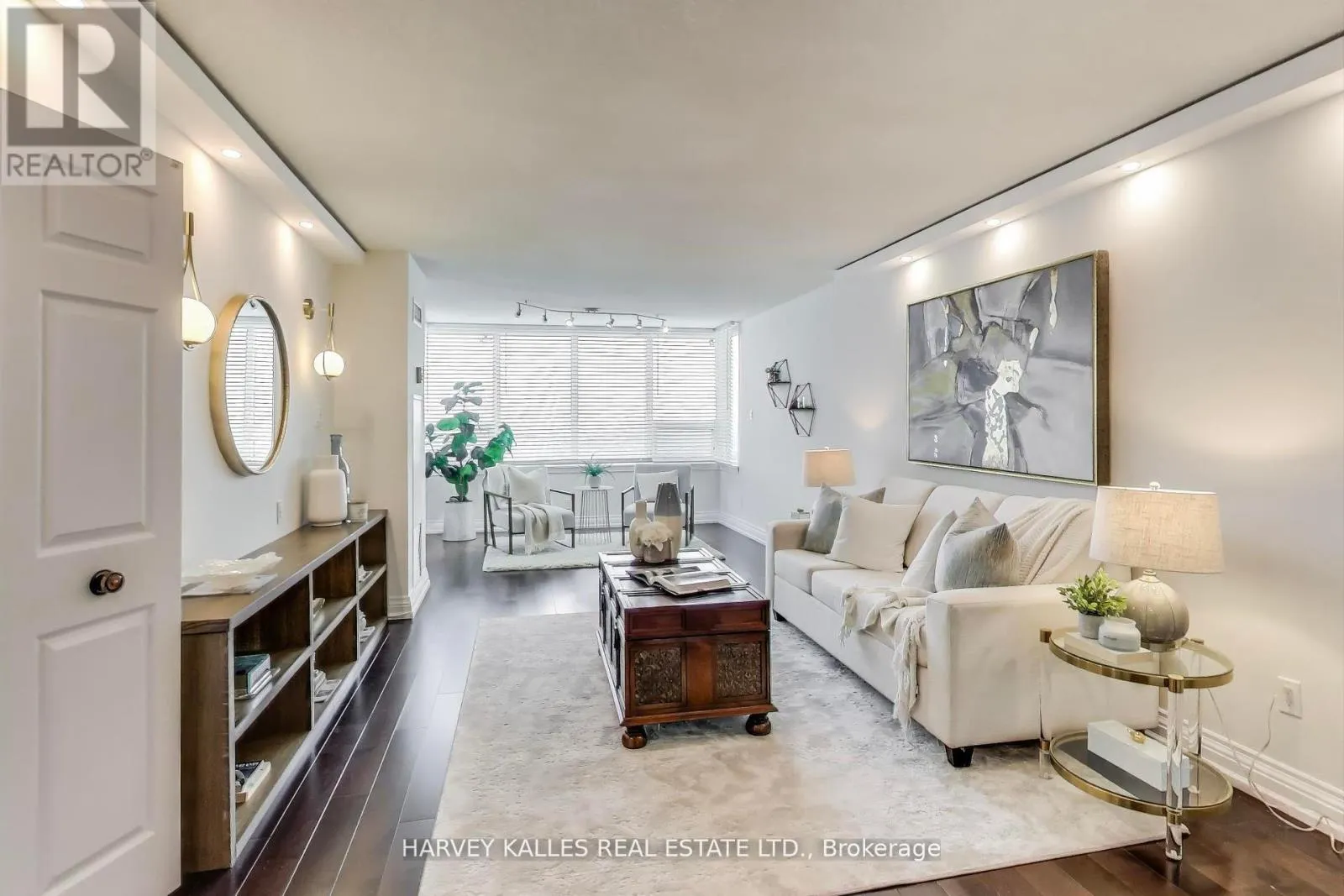 902 - 55 SKYMARK DRIVE