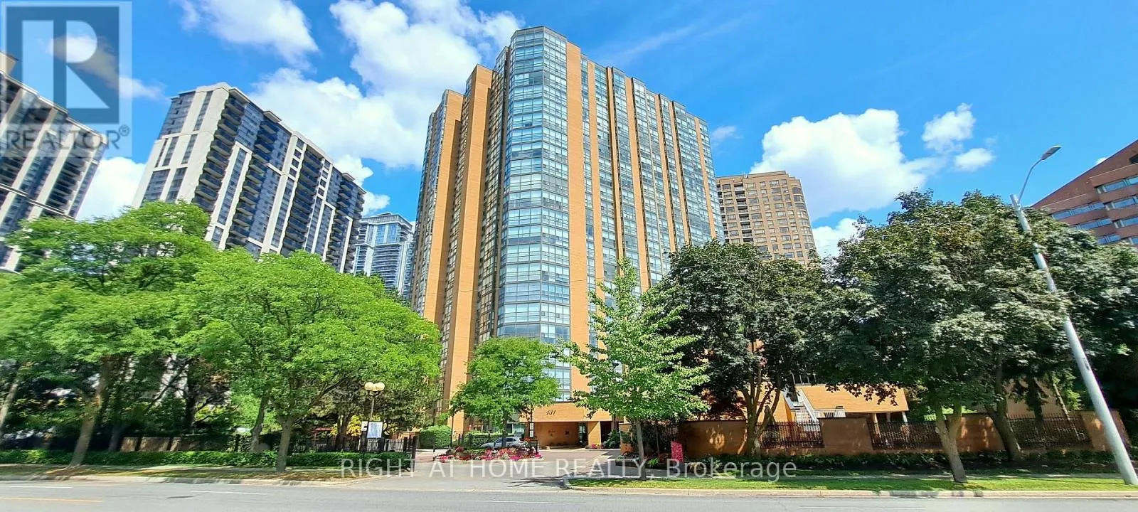 1607 - 131 BEECROFT ROAD