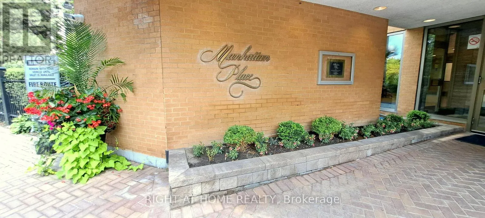 1607 - 131 BEECROFT ROAD