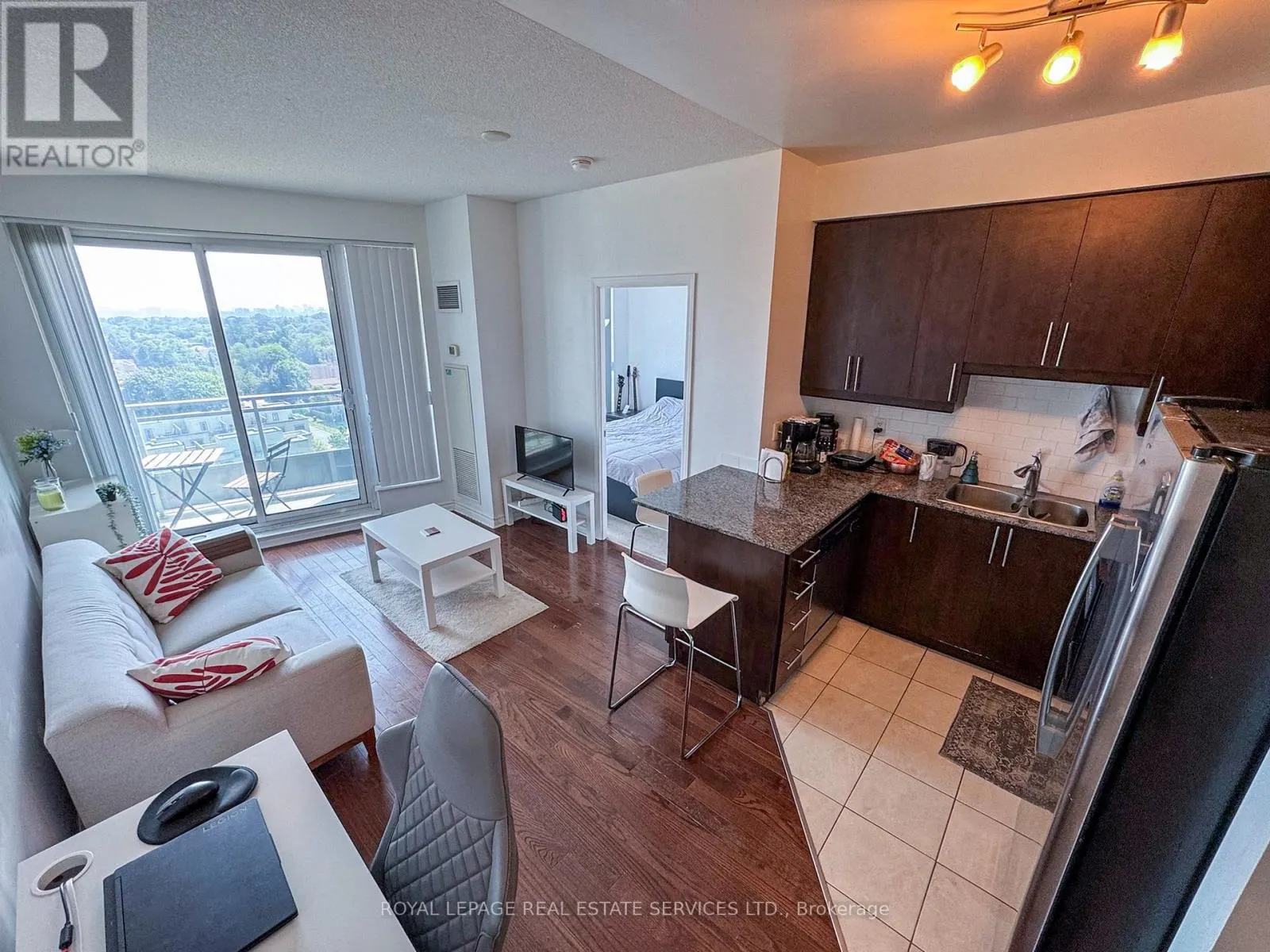 1002 - 18 HOLMES AVENUE