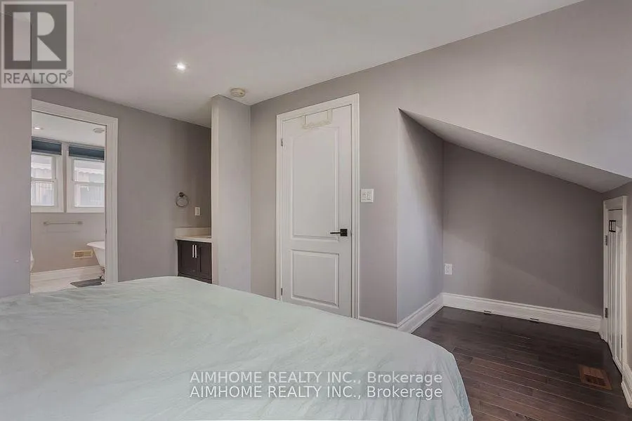 TH#2 - 360 R DUNDAS STREET E