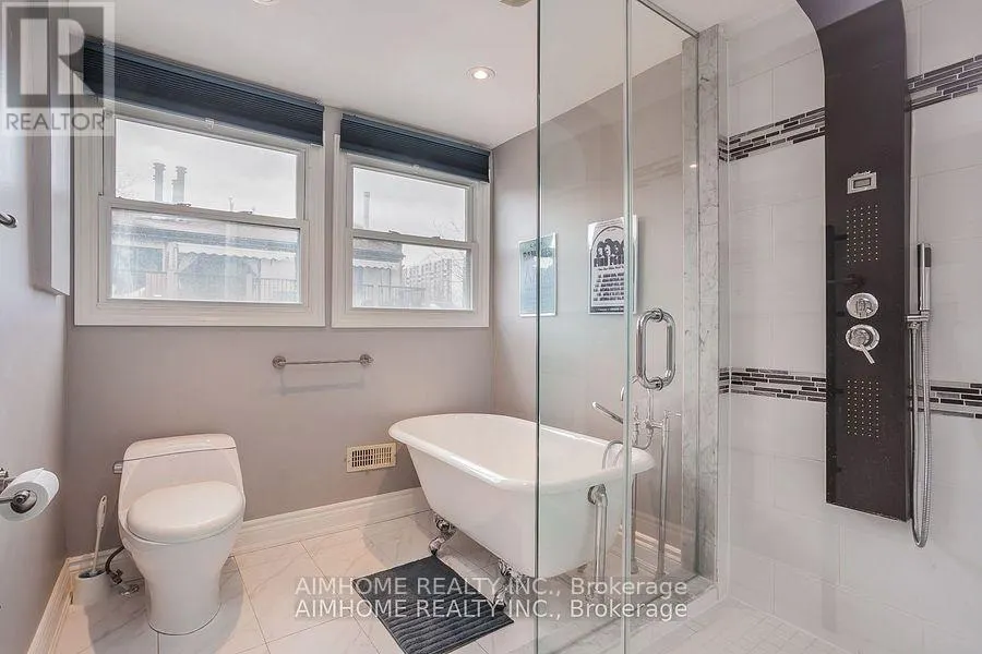 TH#2 - 360 R DUNDAS STREET E