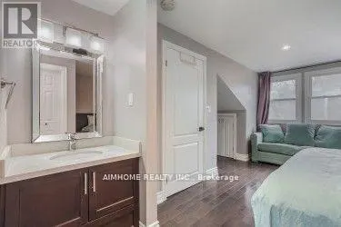 TH#2 - 360 R DUNDAS STREET E