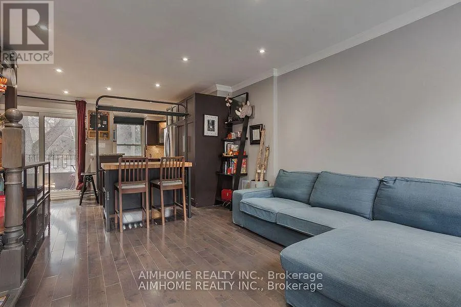 TH#2 - 360 R DUNDAS STREET E