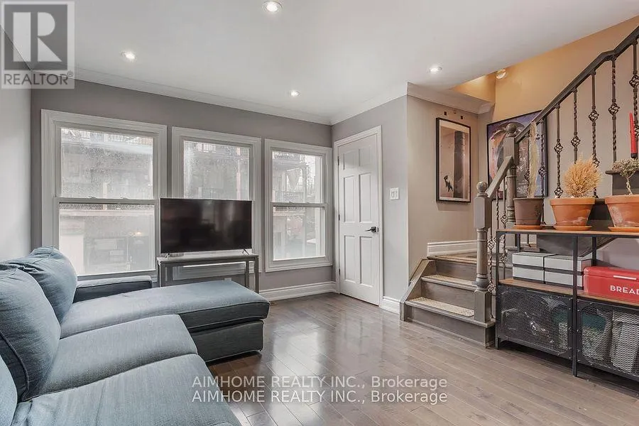 TH#2 - 360 R DUNDAS STREET E