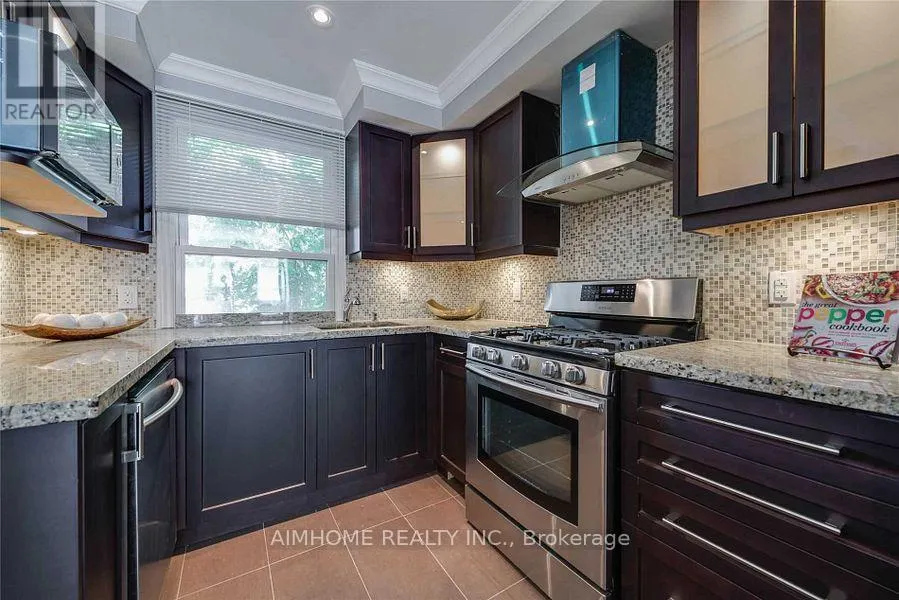 TH#2 - 360 R DUNDAS STREET E
