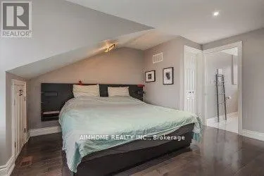 TH#2 - 360 R DUNDAS STREET E