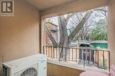 TH#2 - 360 R DUNDAS STREET E
