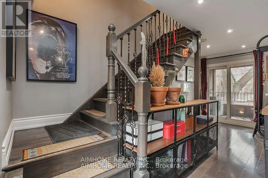 TH#2 - 360 R DUNDAS STREET E