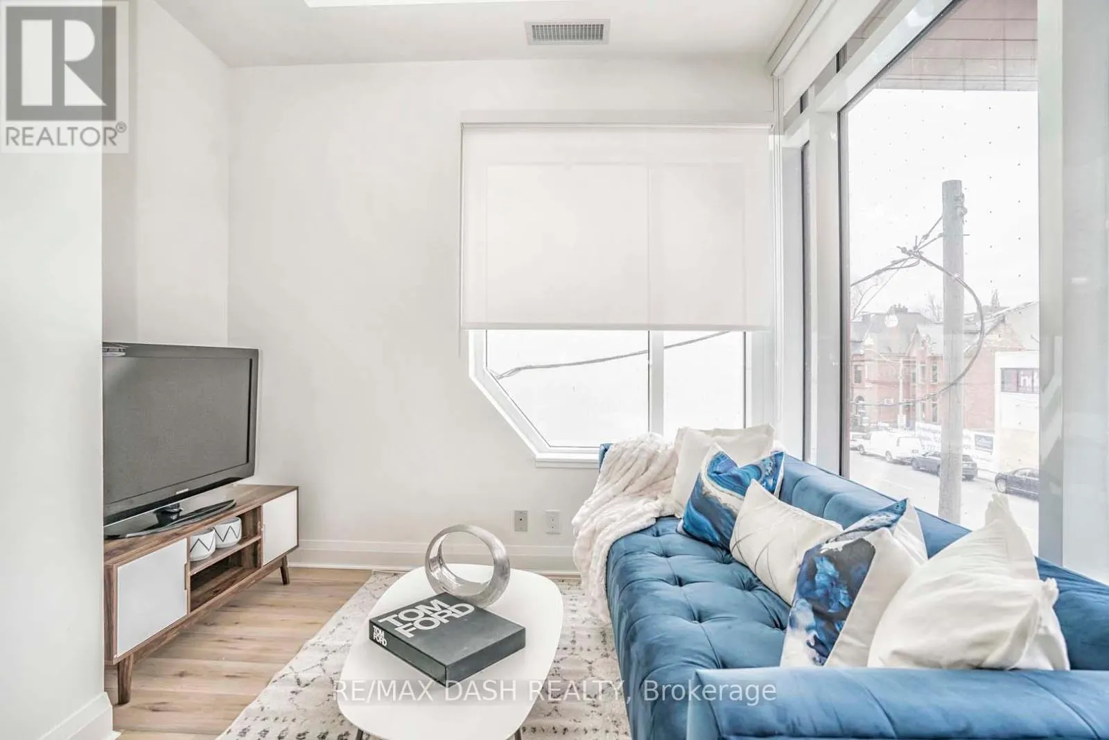 205 - 151 AVENUE ROAD