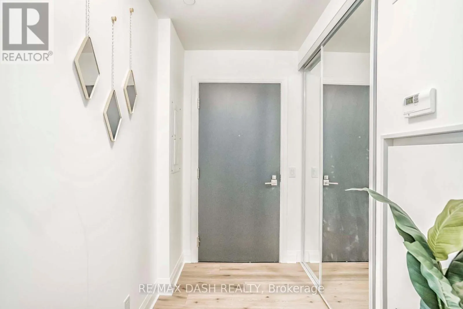 205 - 151 AVENUE ROAD