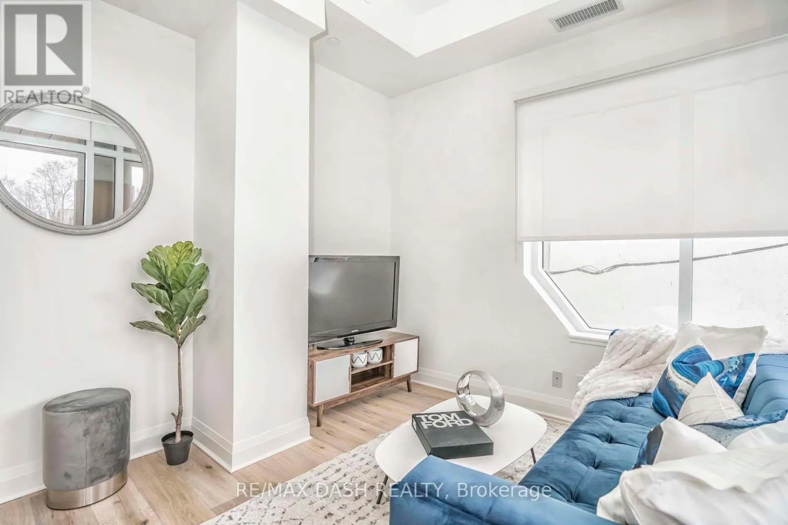 205 - 151 AVENUE ROAD