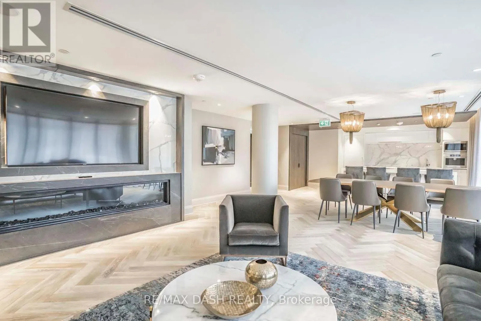 205 - 151 AVENUE ROAD