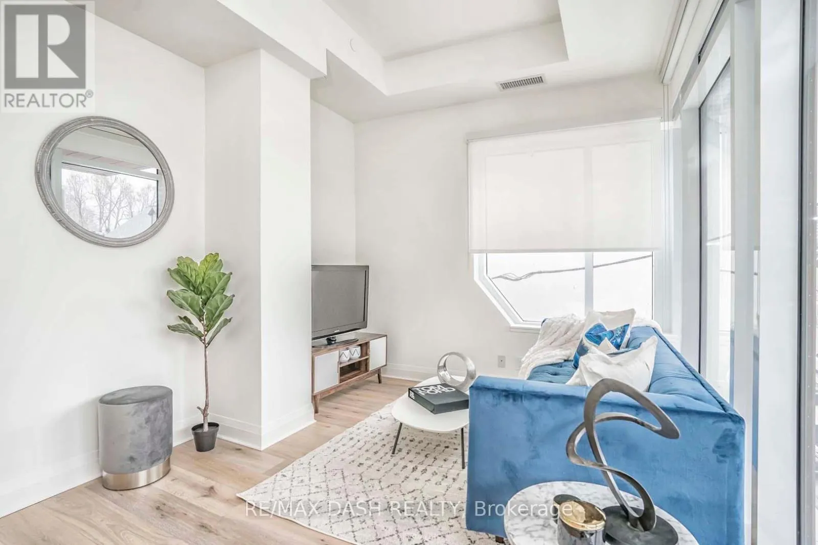 205 - 151 AVENUE ROAD