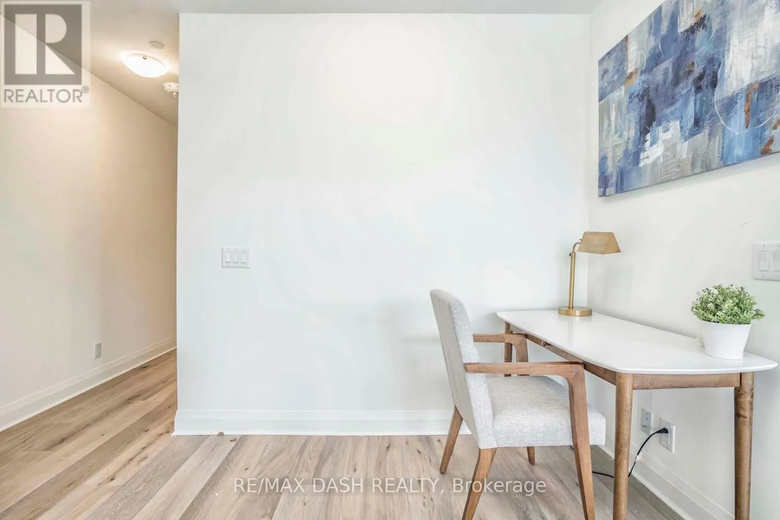 205 - 151 AVENUE ROAD