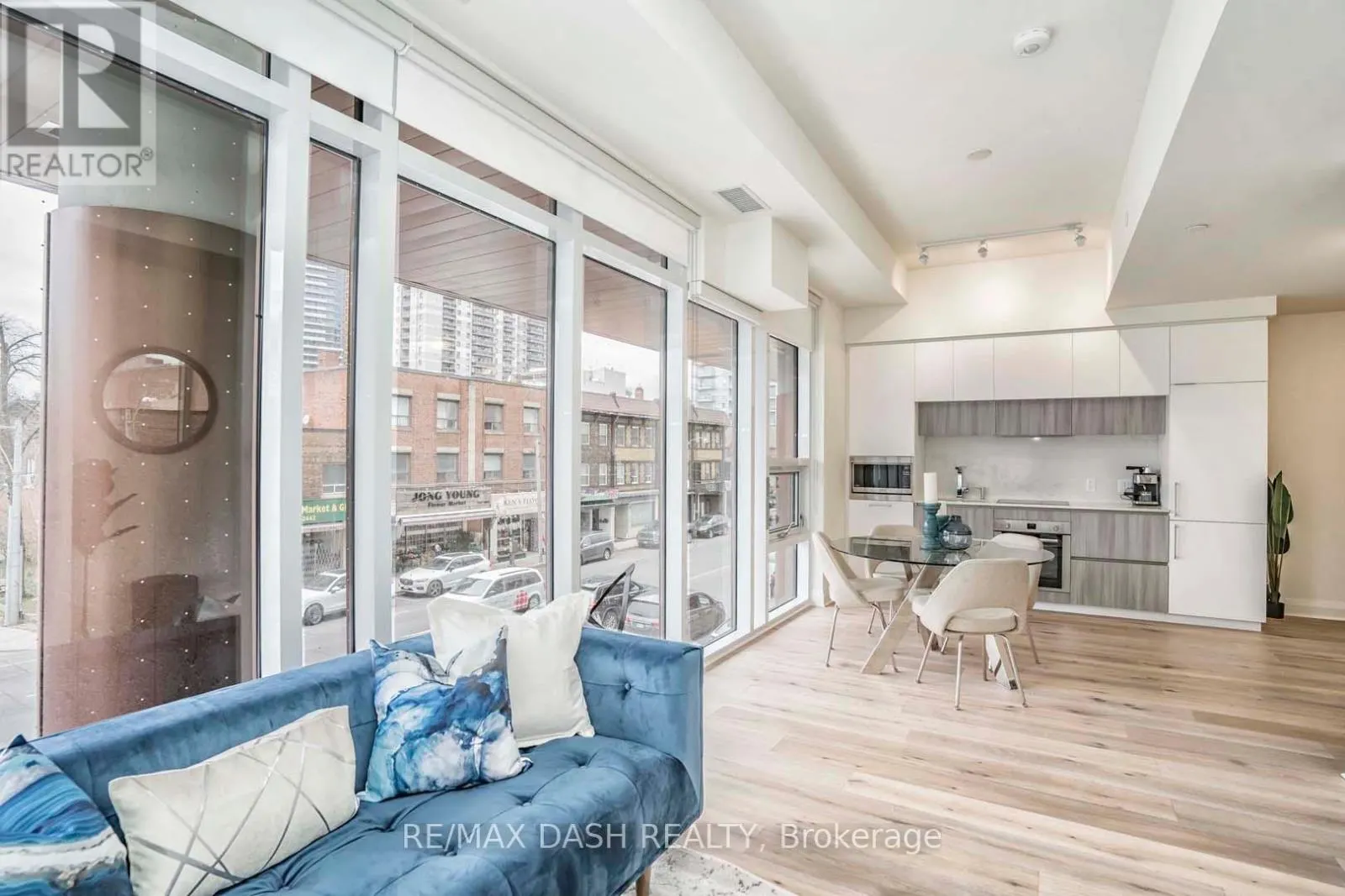 205 - 151 AVENUE ROAD