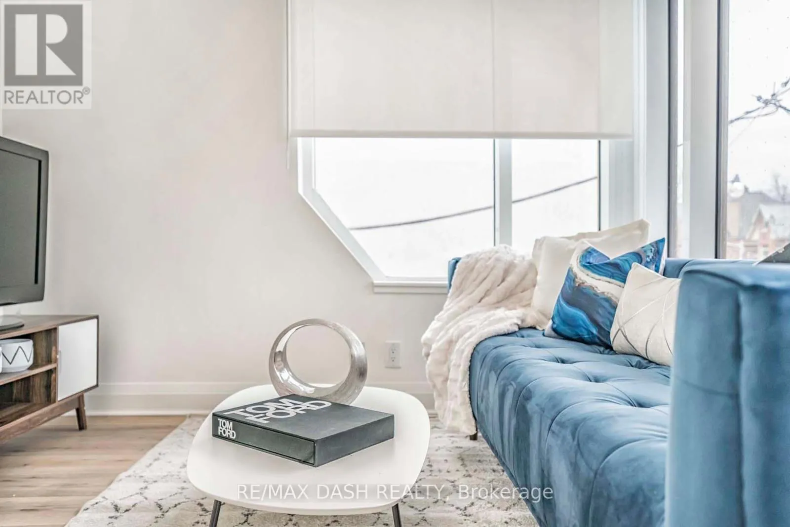205 - 151 AVENUE ROAD